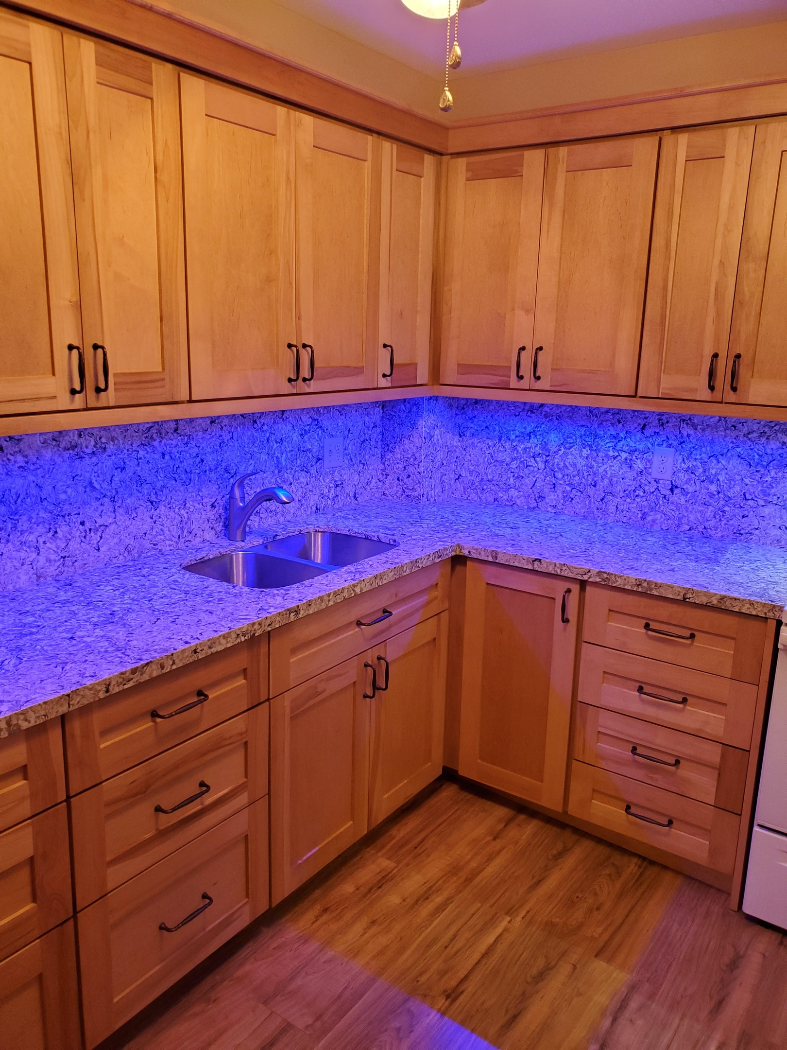 Maple cabinets, Known for its high durability and smooth, fine texture, making it versatile for various finishes, including paint or natural clear coats and rustic design options..